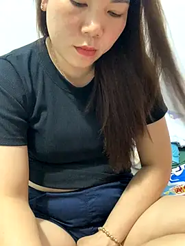 Baby-bigtits's cam snapshot