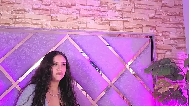 paulette_dupont's cam snapshot