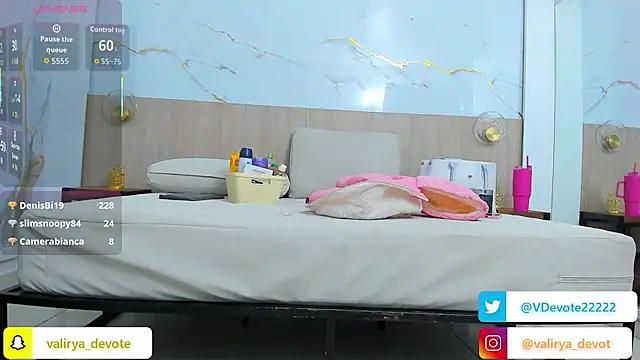 valirya_devote live sex cam