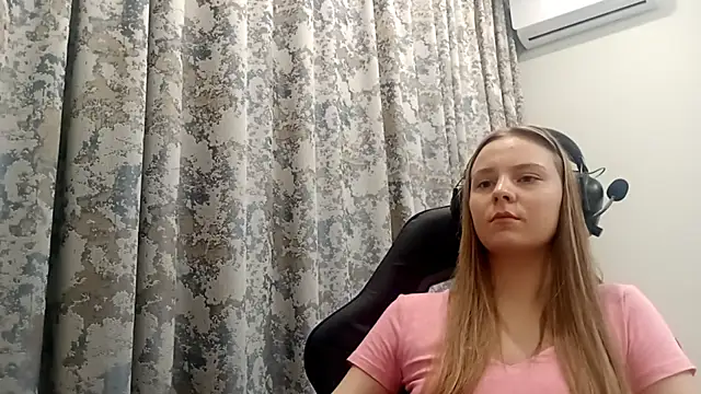 CrackShirker's cam snapshot