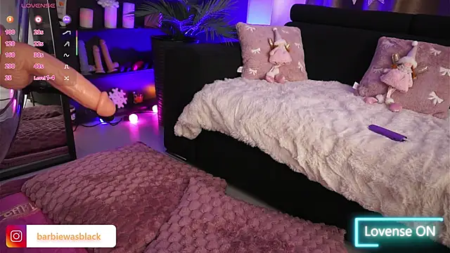 NaomyBlackBarbie's cam snapshot