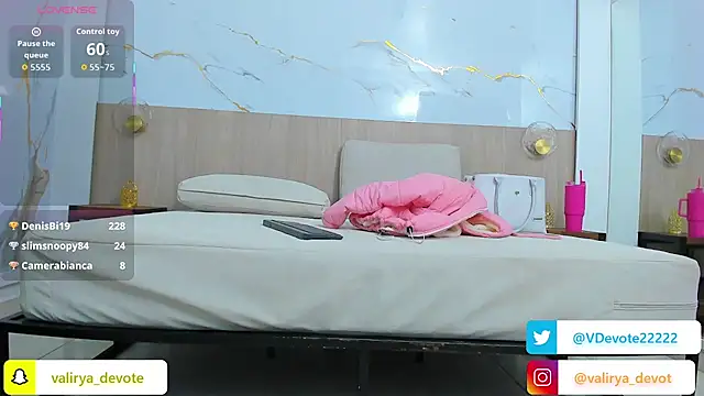 valirya_devote live sex cam
