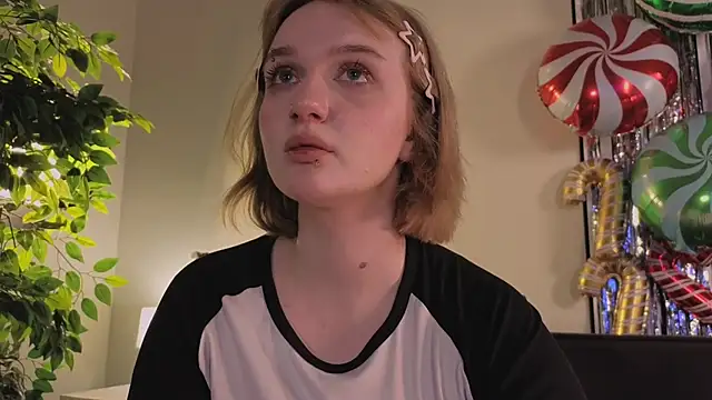 ELLIEJAY's cam snapshot