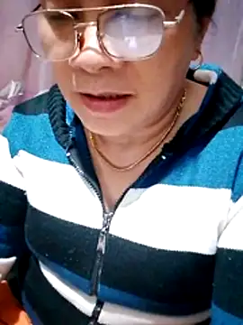 small-house123's cam snapshot