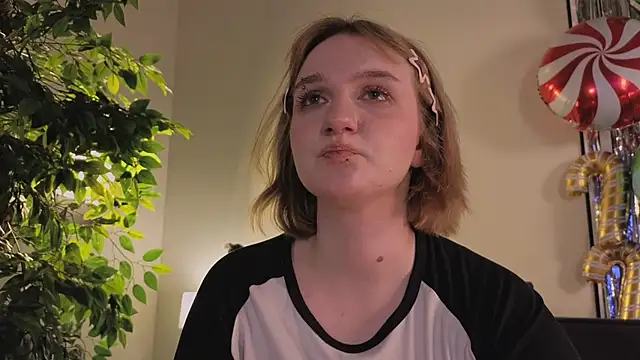 ELLIEJAY's cam snapshot