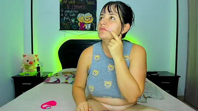 Ari_And_Abdie's cam snapshot