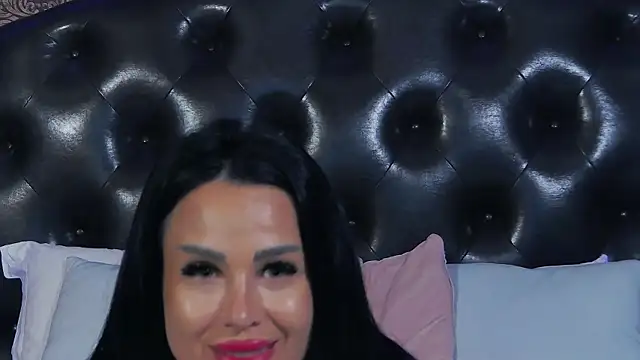 KendraMaxx live sex cam