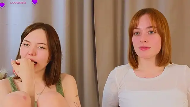 LucreciaAsters live sex cam