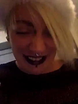 PinkTheHawk's cam snapshot