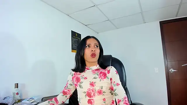 Aisha_hotts777 live sex cam