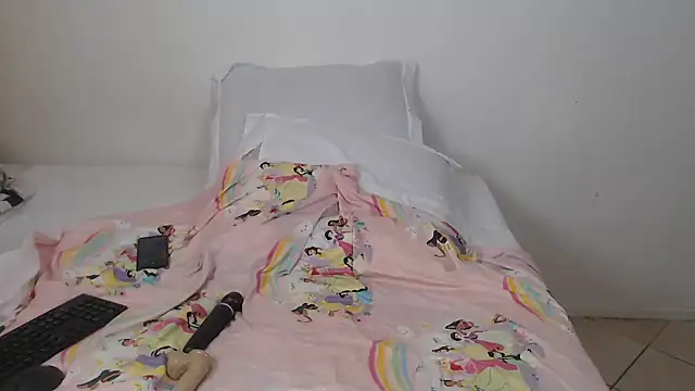 Bella_2025's cam snapshot