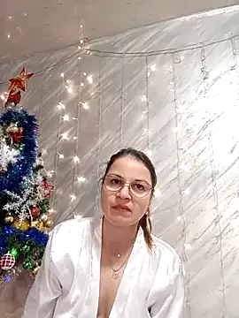 NikkyNatural live sex cam