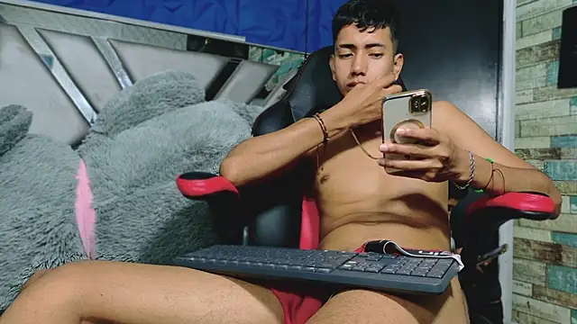 darwinandbrayann live sex cam