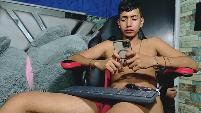 darwinandbrayann's cam snapshot