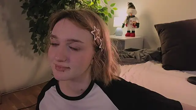 ELLIEJAY's cam snapshot