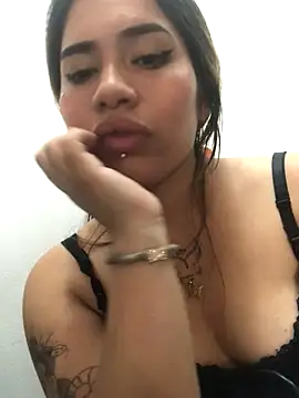 Saraa_lips's cam snapshot