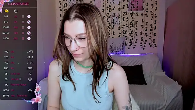 LinaBlossom_'s cam snapshot