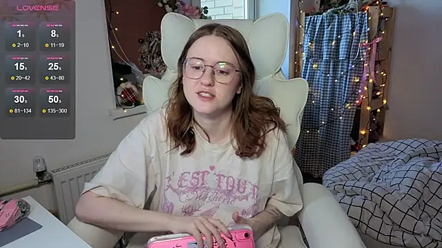 urstripchatgf's cam snapshot