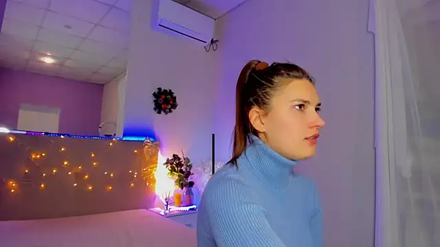 Laura_Leee's cam snapshot