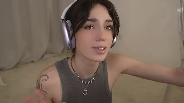 mystica_'s cam snapshot