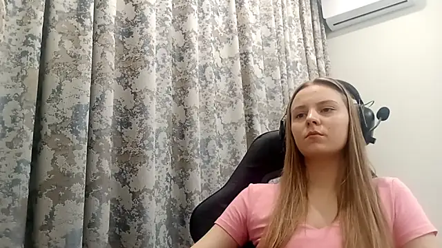 CrackShirker's cam snapshot