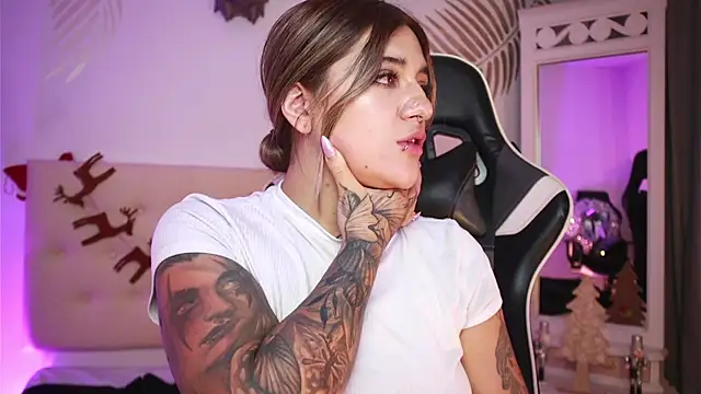 ashleyvalirya's cam snapshot