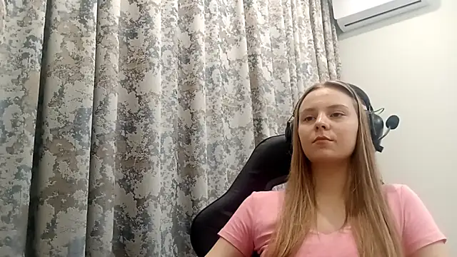 CrackShirker's cam snapshot