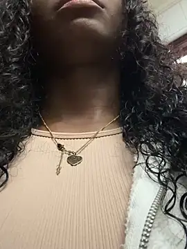 EmilyKisx live sex cam