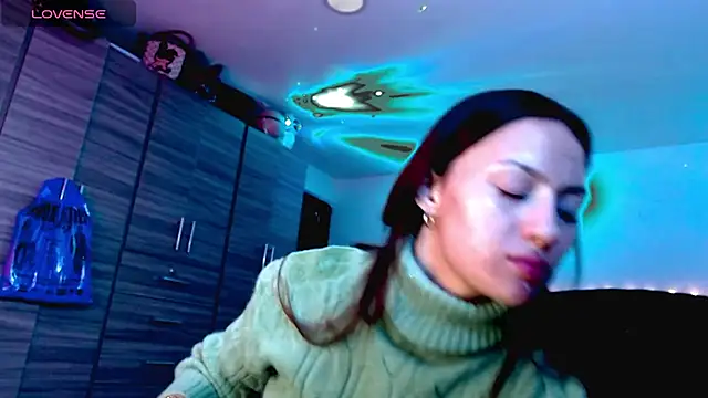 holy_juli live sex cam