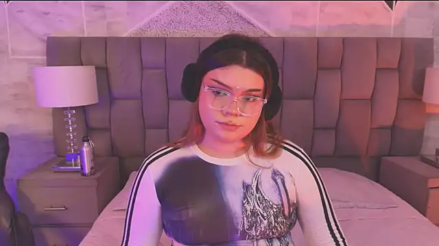 Maxxxine1 live sex cam