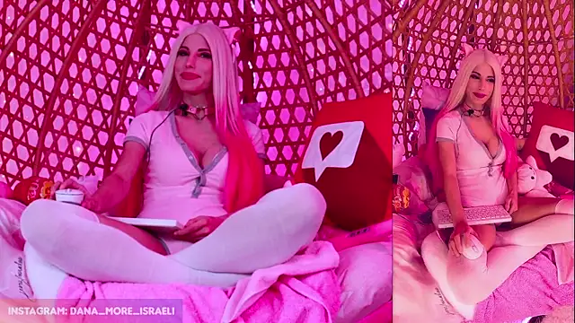 dana_more's cam snapshot