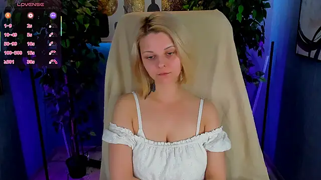 LeonaCleaveAge's cam snapshot