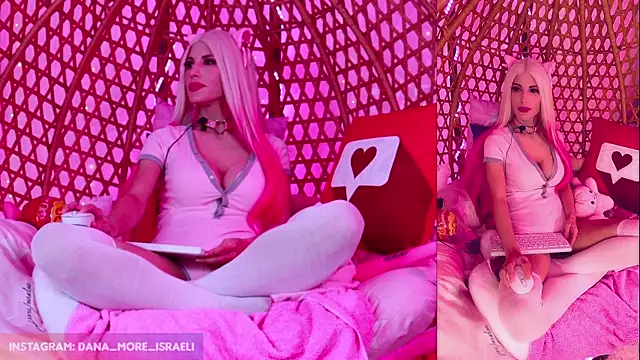 dana_more's cam snapshot