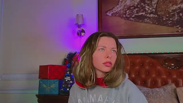 Real_Tini's cam snapshot