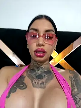 Zaratattoox live sex cam