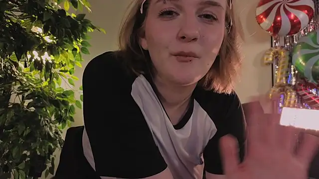 ELLIEJAY's cam snapshot