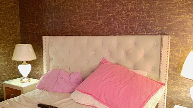 Carly_Monroe_'s cam snapshot