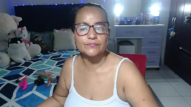 pervert_mommy_'s cam snapshot