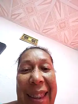 Naomi-Mature's cam snapshot