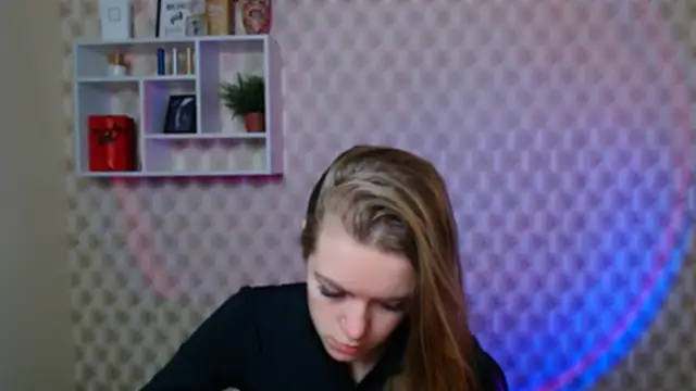 AliceFlirtt_'s cam snapshot