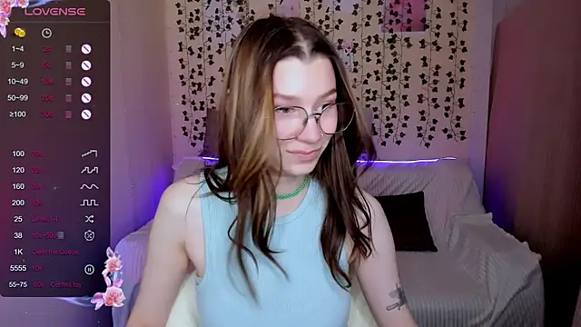 LinaBlossom_'s cam snapshot