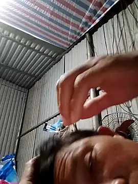 bella-la's cam snapshot