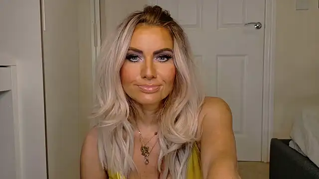 Tinkerbell822 live sex cam