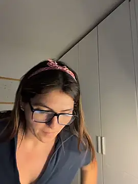 RosaliaVicky's cam snapshot