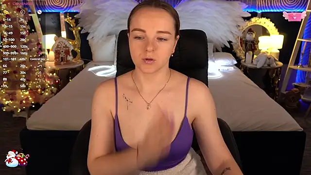 FoxyShy live sex cam