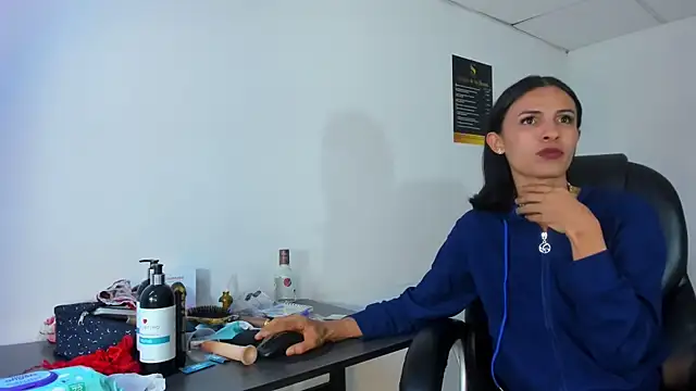 Aisha_hotts777's cam snapshot