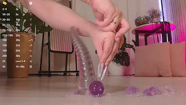 LauraWifeness's cam snapshot