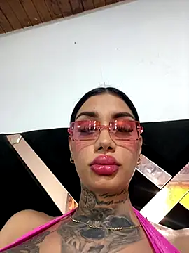 Zaratattoox live sex cam