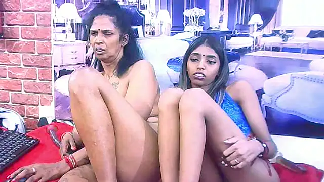 IndianSexySlender live sex cam