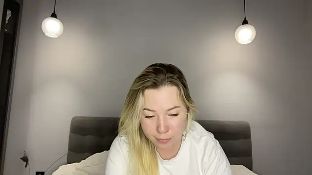 Embersweetbunny's cam snapshot